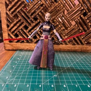 (Loose‎ Figure) Star Wars Asajj Ventress Action Figure with Lightsabers